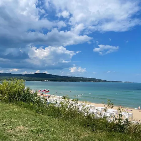 Sea View Apartment *